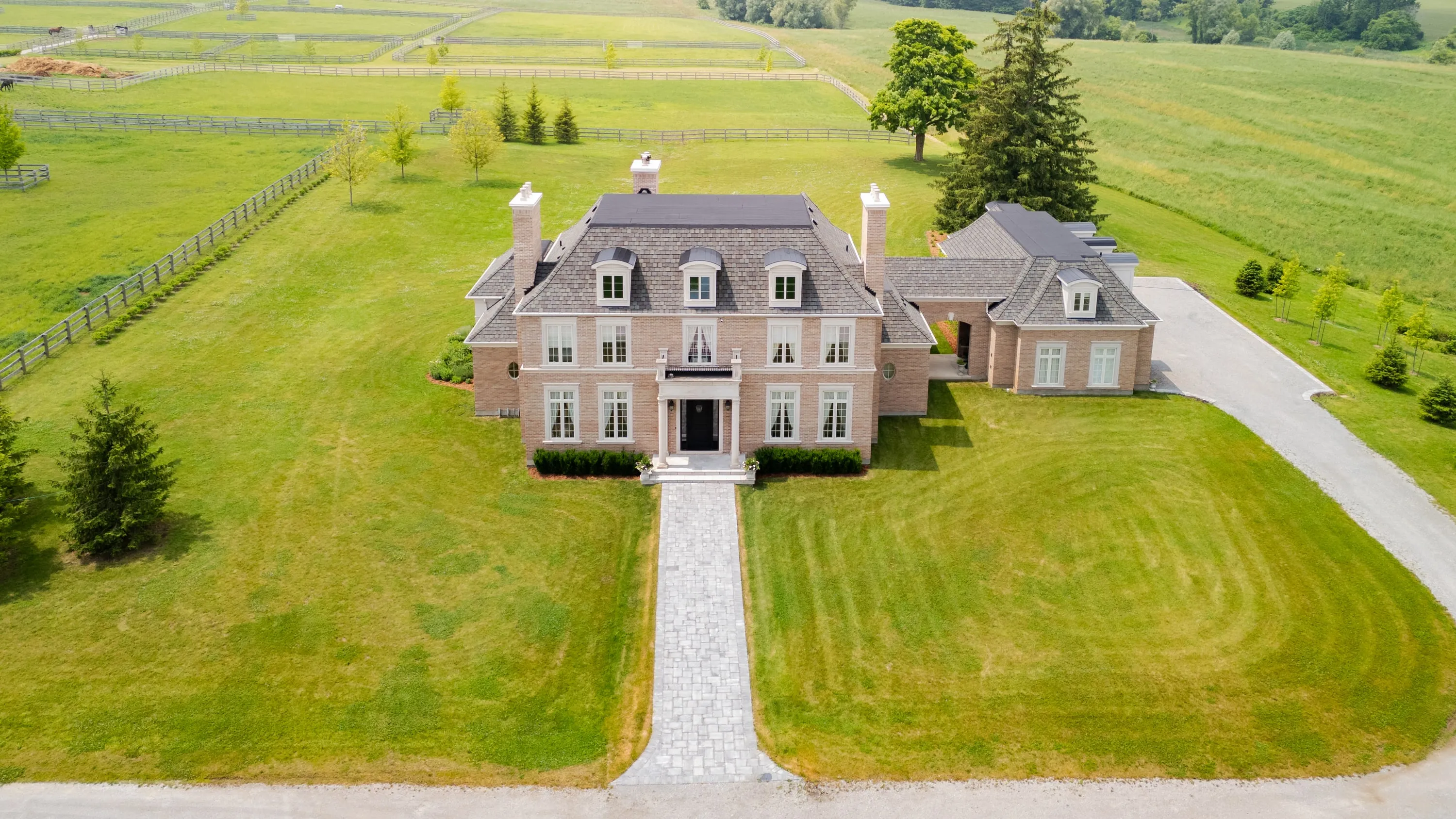 The residence and its grounds seen from above.